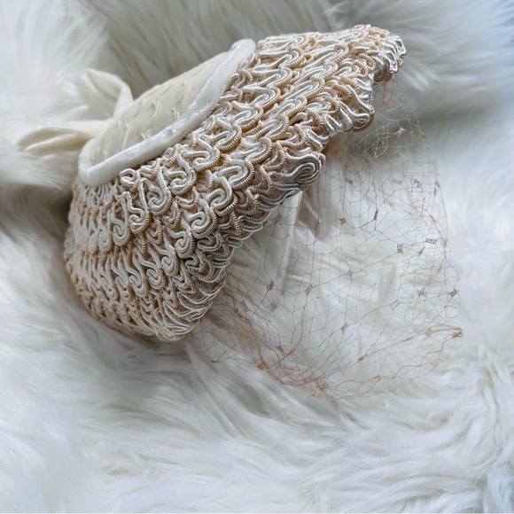 Vintage Younkers Ivory Cream and White Fascinator Hat with Veil - Picture 8 of 8